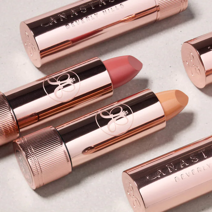 Long-Wearing Matte & Satin Velvet Lipstick